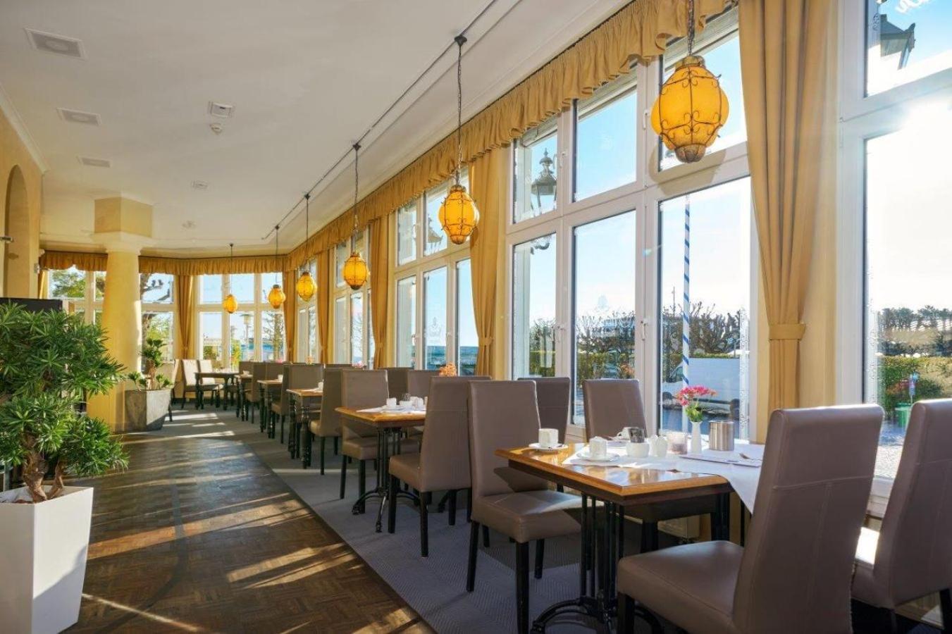 Strandhotel Prinz Von Preussen Zinnowitz Buitenkant foto